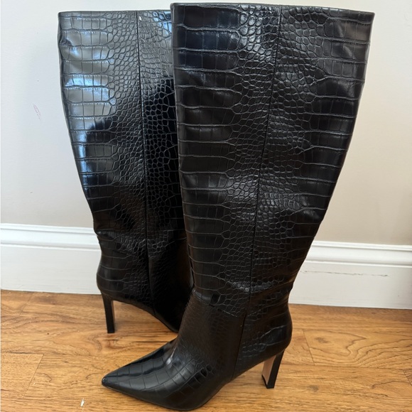 Boots - Picture 3 of 6